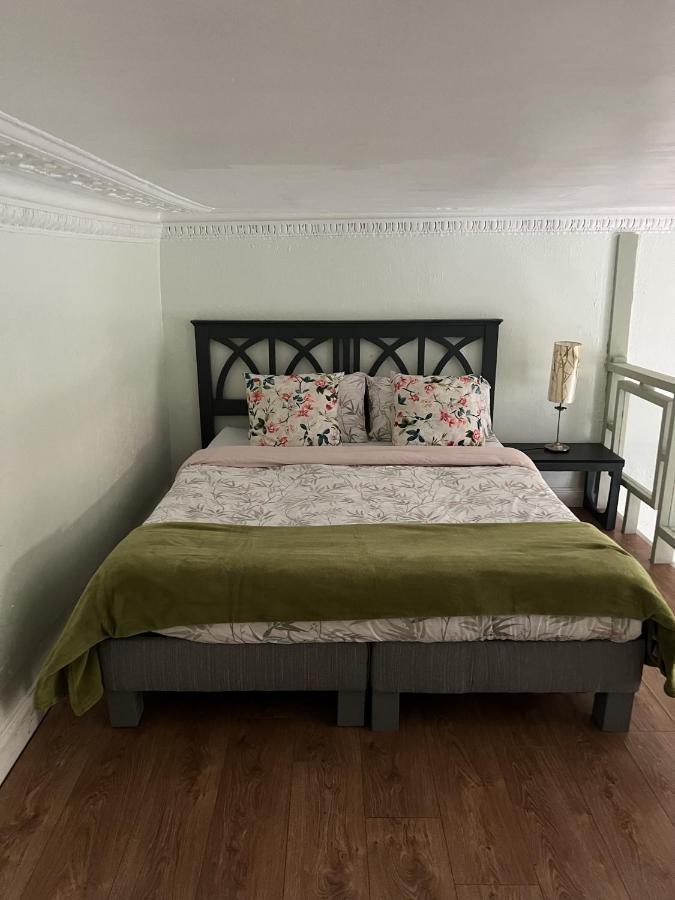Astral Lodge Hastings Room photo