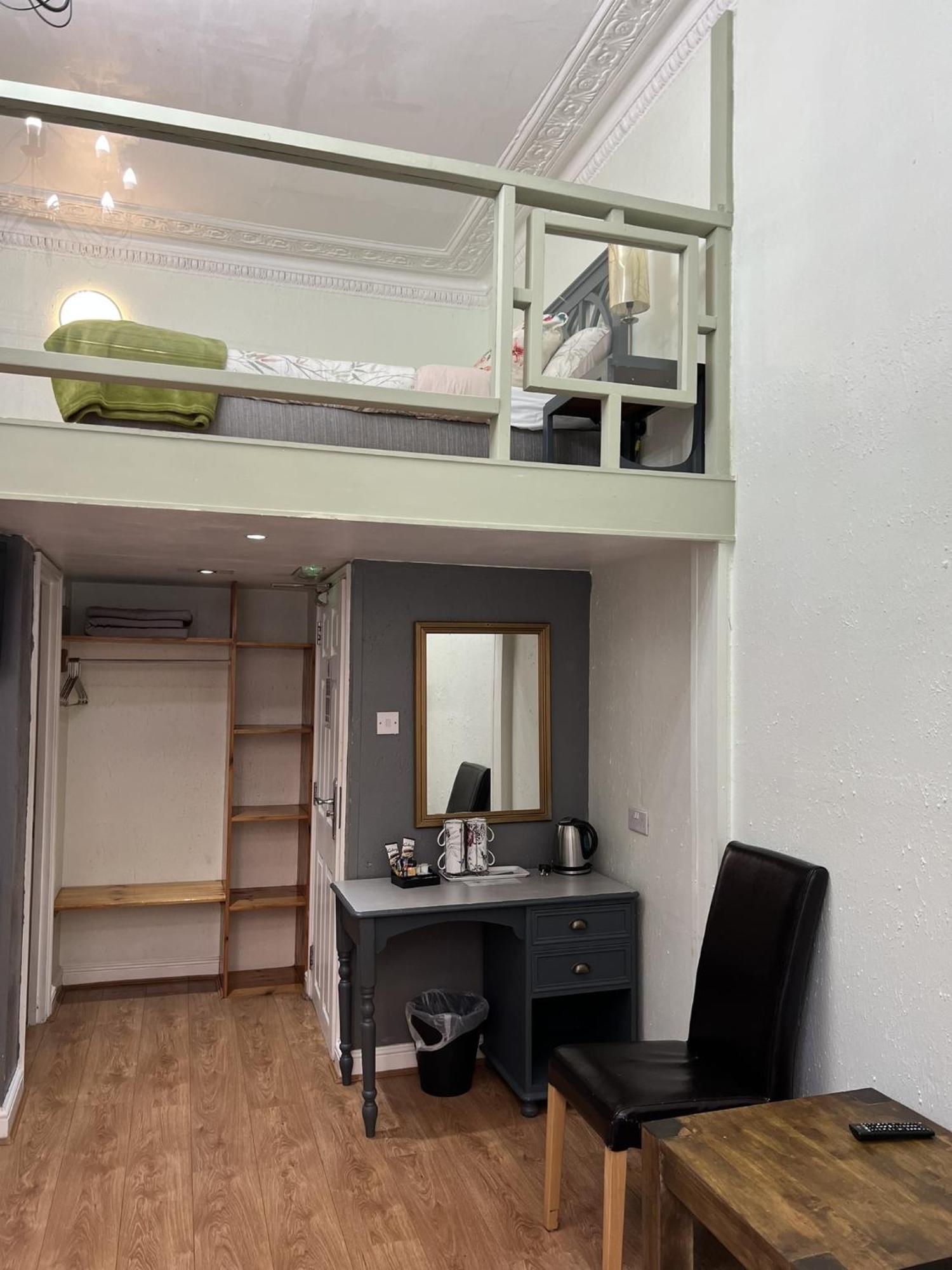 Astral Lodge Hastings Room photo