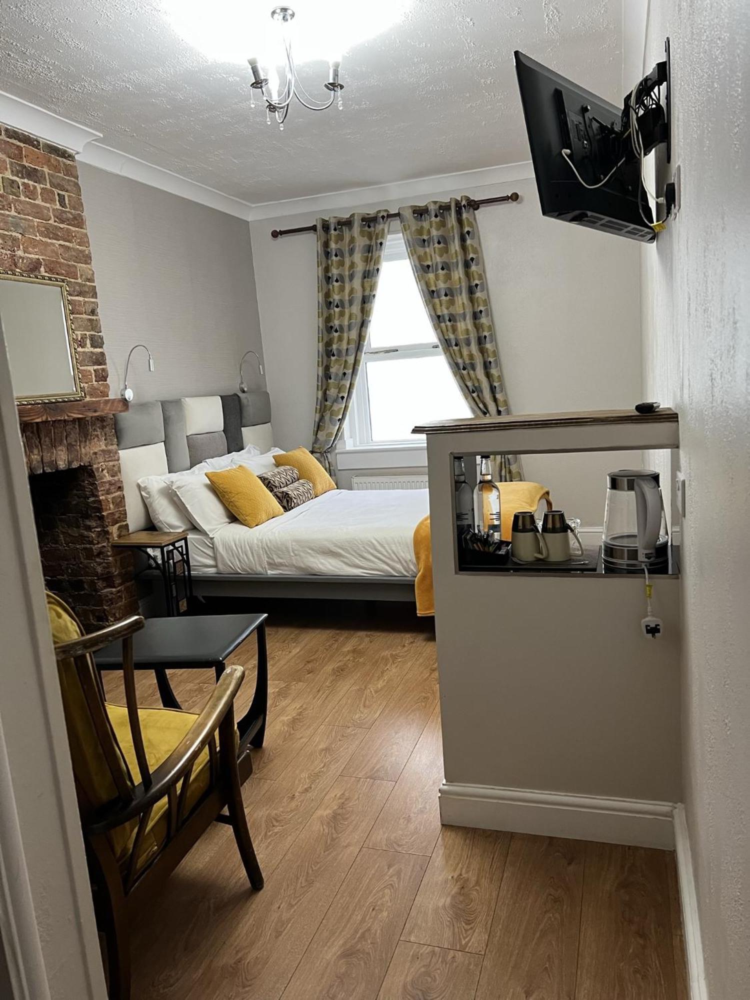 Astral Lodge Hastings Room photo