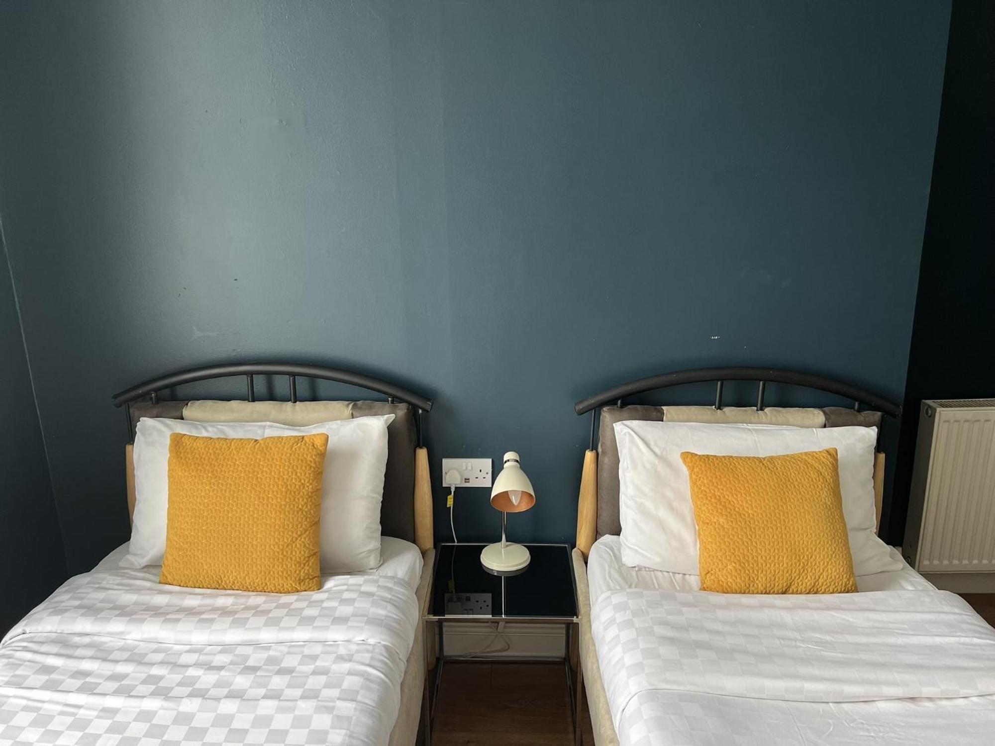 Astral Lodge Hastings Room photo