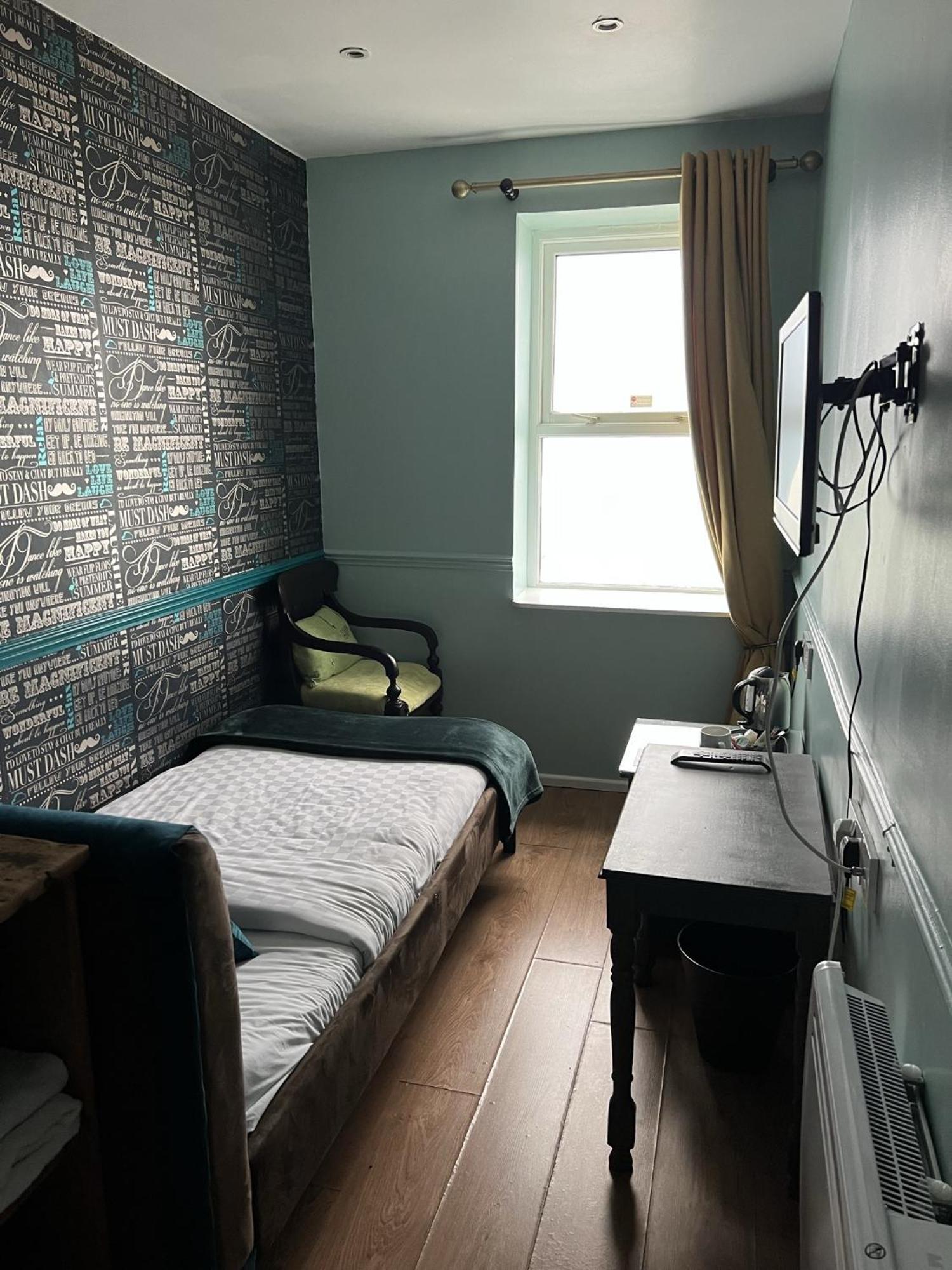 Astral Lodge Hastings Room photo