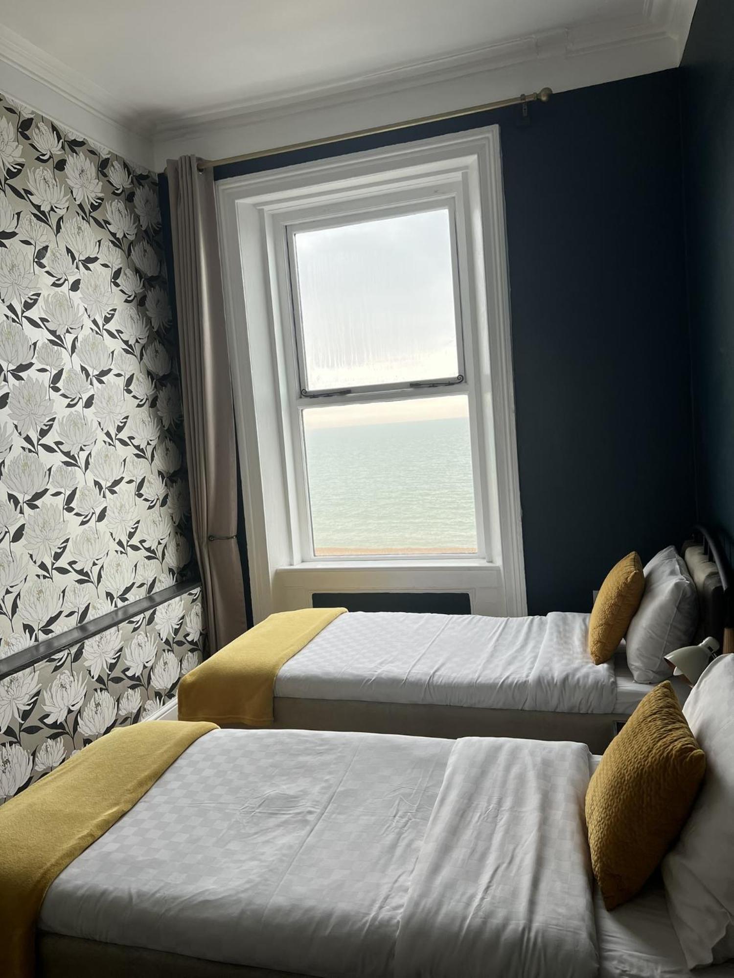 Astral Lodge Hastings Room photo